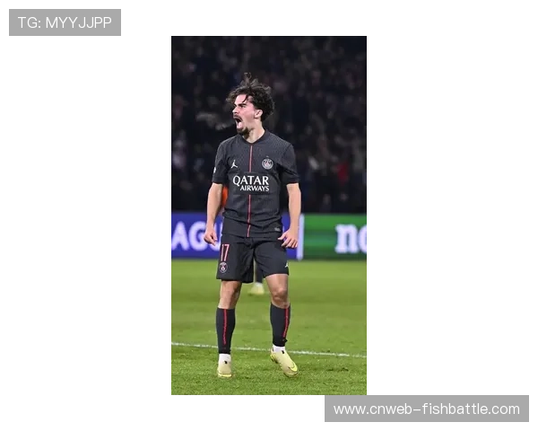 巴黎圣日耳曼中场维蒂尼亚当选2025年最佳中场，回顾球队六冠王赛季。